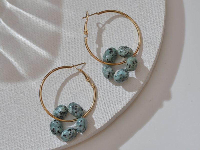 Fabriquer soi-même des boucles d’oreilles en perles écologiques